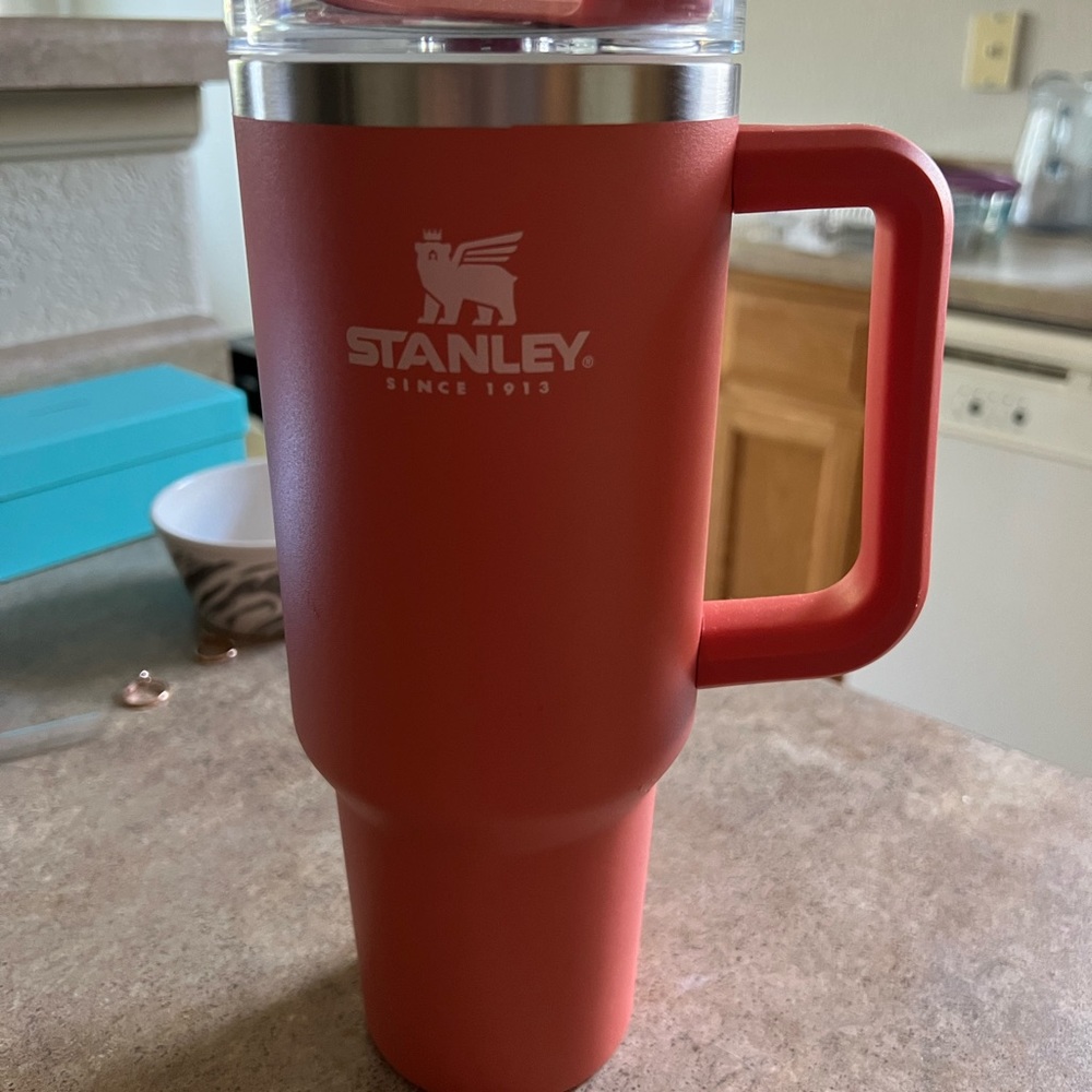 Like new Stanley cup 40oz